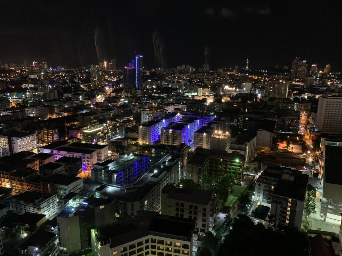 Base Condos Pattaya Buitenkant foto