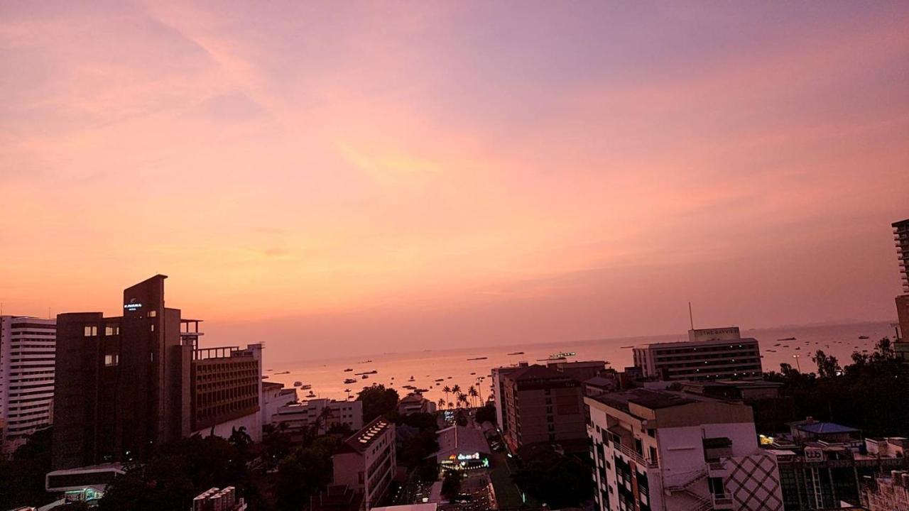 Base Condos Pattaya Buitenkant foto